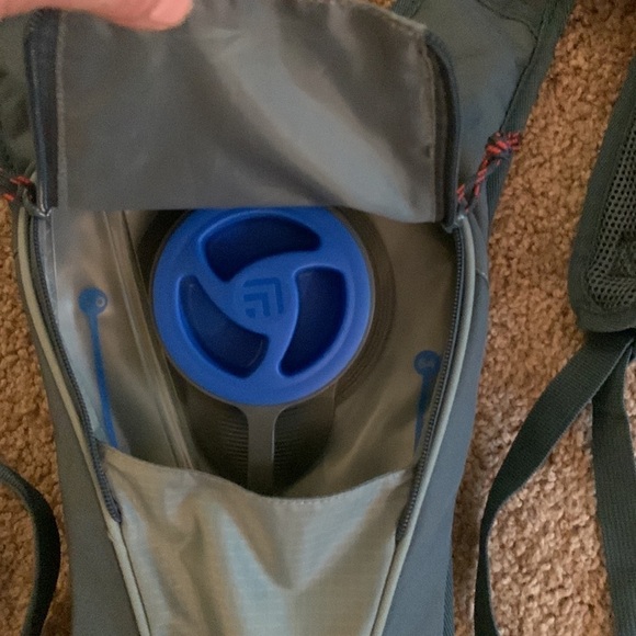 Outdoor Products Castaic Bladder backpack - Picture 3 of 4